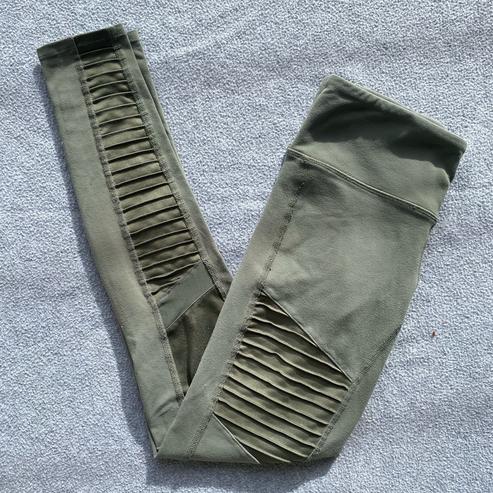 Alo Yoga Moto Leggings